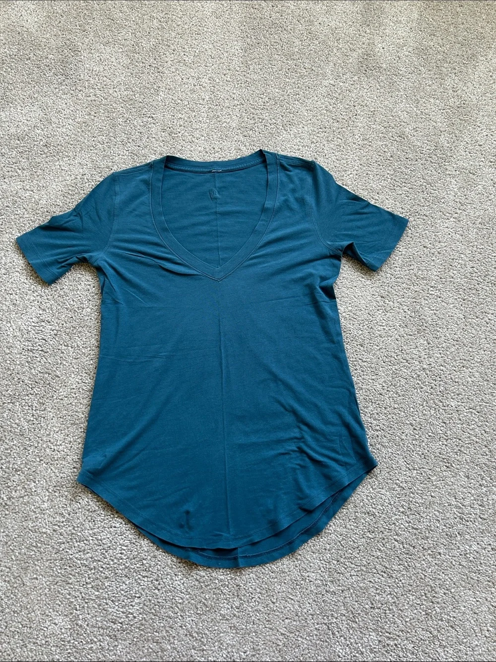 Lululemon Love V-Neck T-Shirt, Laguna Heather, Size 2. Excellent Condition.